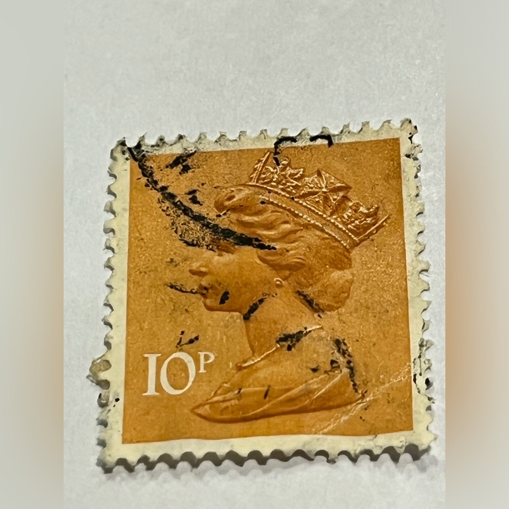 Vintage Queen Elizabeth UK United Kingdom Great Britain Stamp 1977-87 Used